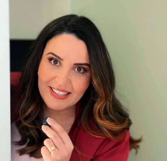 Renata Jaques explicando um tema de Direito Previdenciário